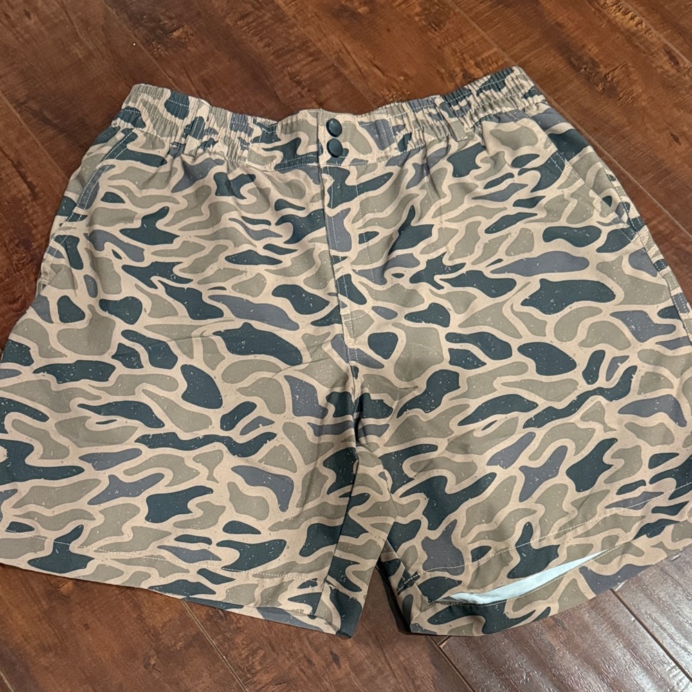 BURLEBO Men's Athletic Camo Shorts in Teal and Light Gray